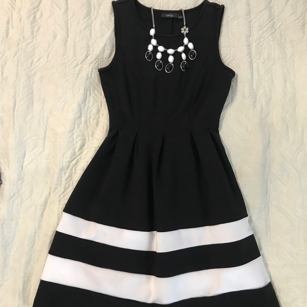 Apt 9 black and white dress with pockets - Picture 2 of 4